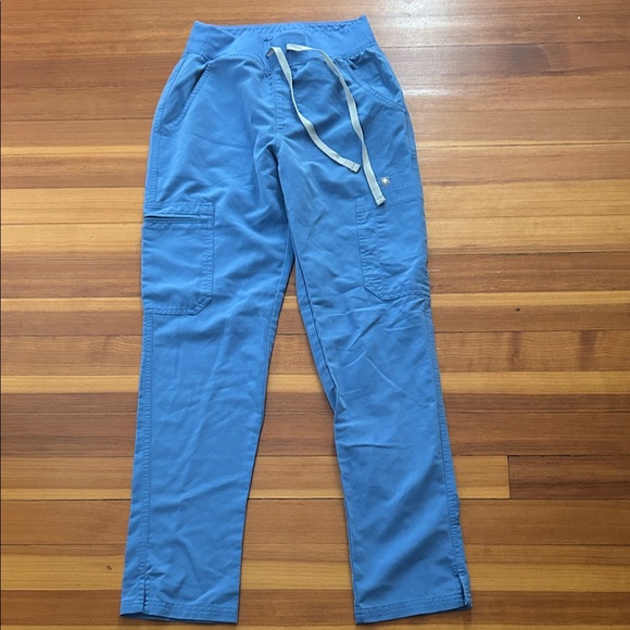 Figs Vibrant Blue Scrub Set - Picture 3 of 4